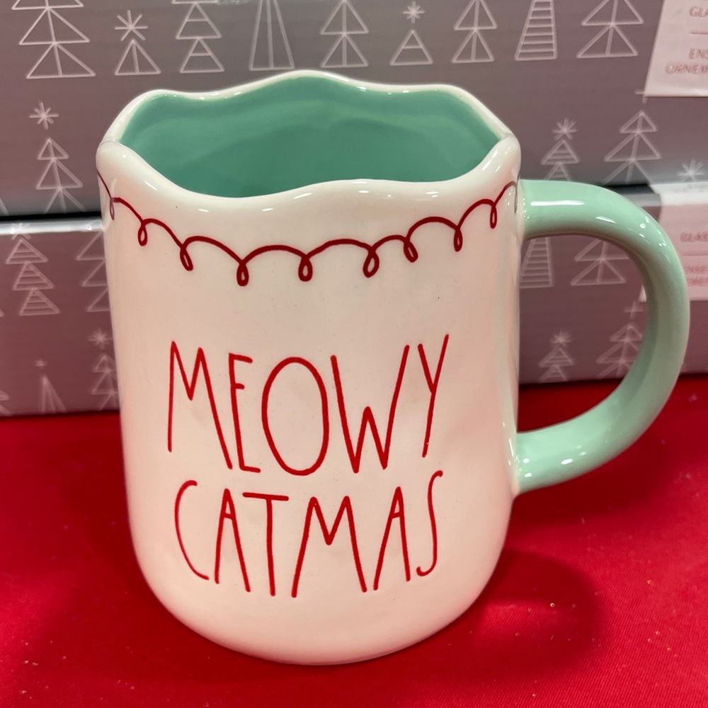 Rae Dunn Christmas Cat Meowy Christmas Scalloped Holiday Ceramic Coffee Mug NeW - Picture 1 of 3